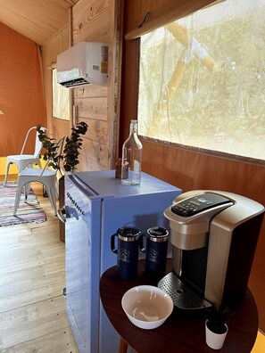 Interior - Charming Safari Tent for Group Glamping in Nature in Basinger, Florida (Okeechobee)