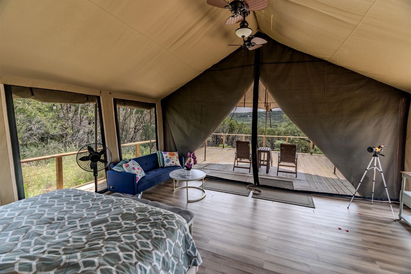 1 bedroom, desk, bed sheets