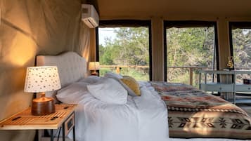 1 bedroom, desk, bed sheets