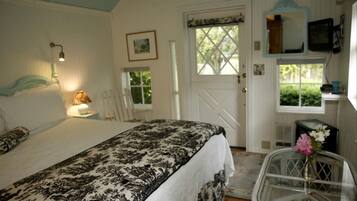 1 bedroom, in-room safe, desk, iron/ironing board