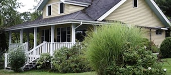 Cozy Cottage Rental with Incredible Views in Langley, Northern Washington