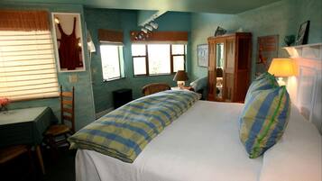 1 bedroom, desk, iron/ironing board, WiFi