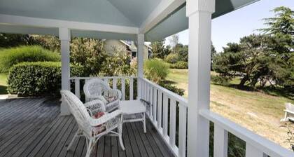Rustic Cottage Rental with Puget Sound Views in Langley, Washington