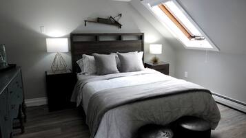 9 bedrooms, desk, iron/ironing board, travel crib