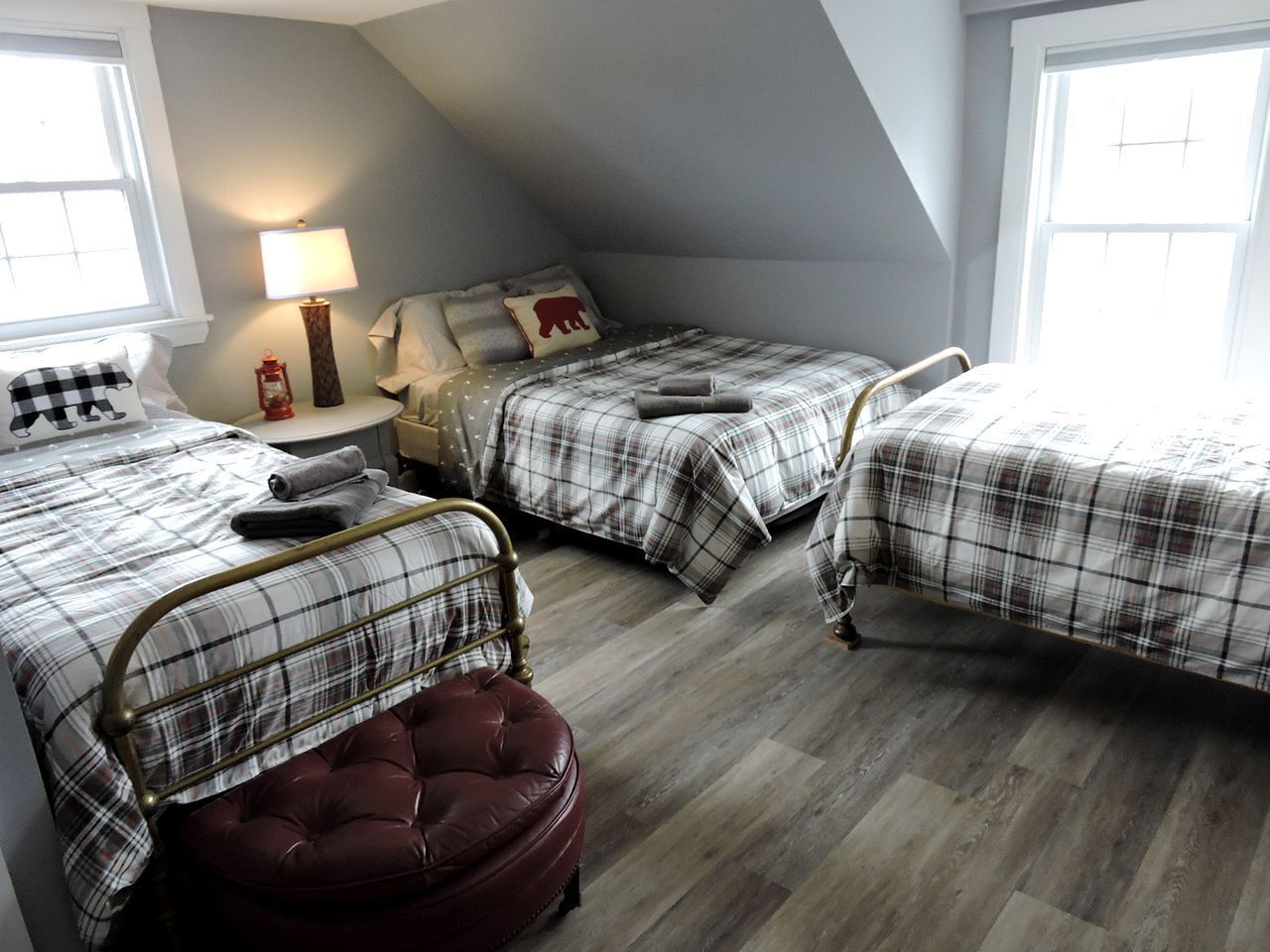 9 bedrooms, desk, iron/ironing board, travel crib