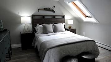 9 bedrooms, desk, iron/ironing board, travel crib