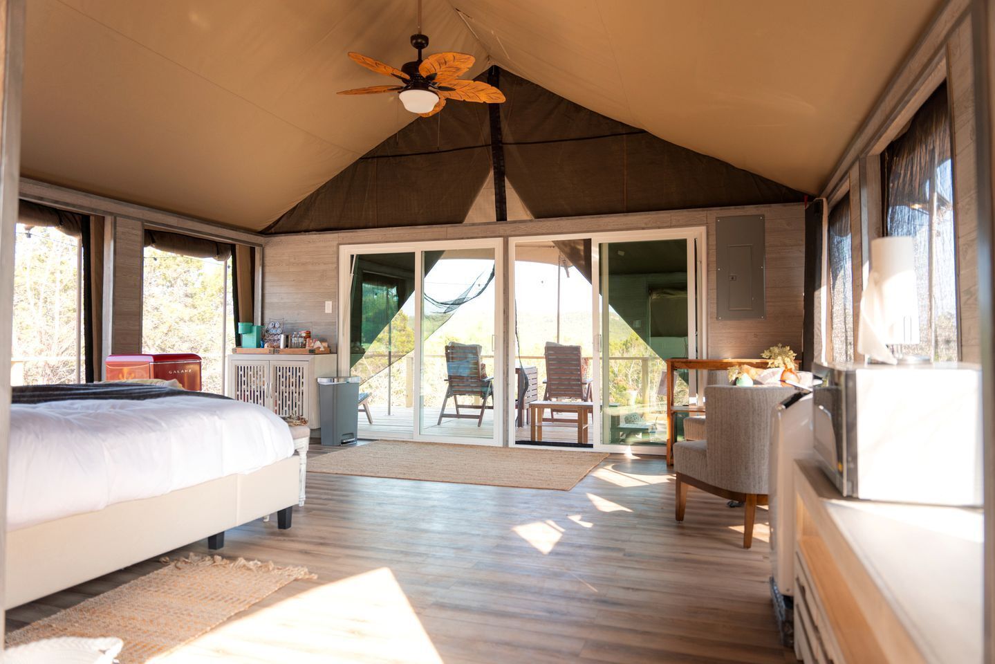 1 bedroom, bed sheets