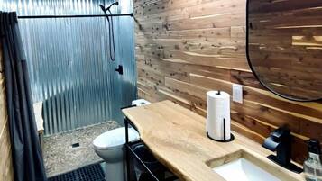 吹风机、毛巾、肥皂、洗发水