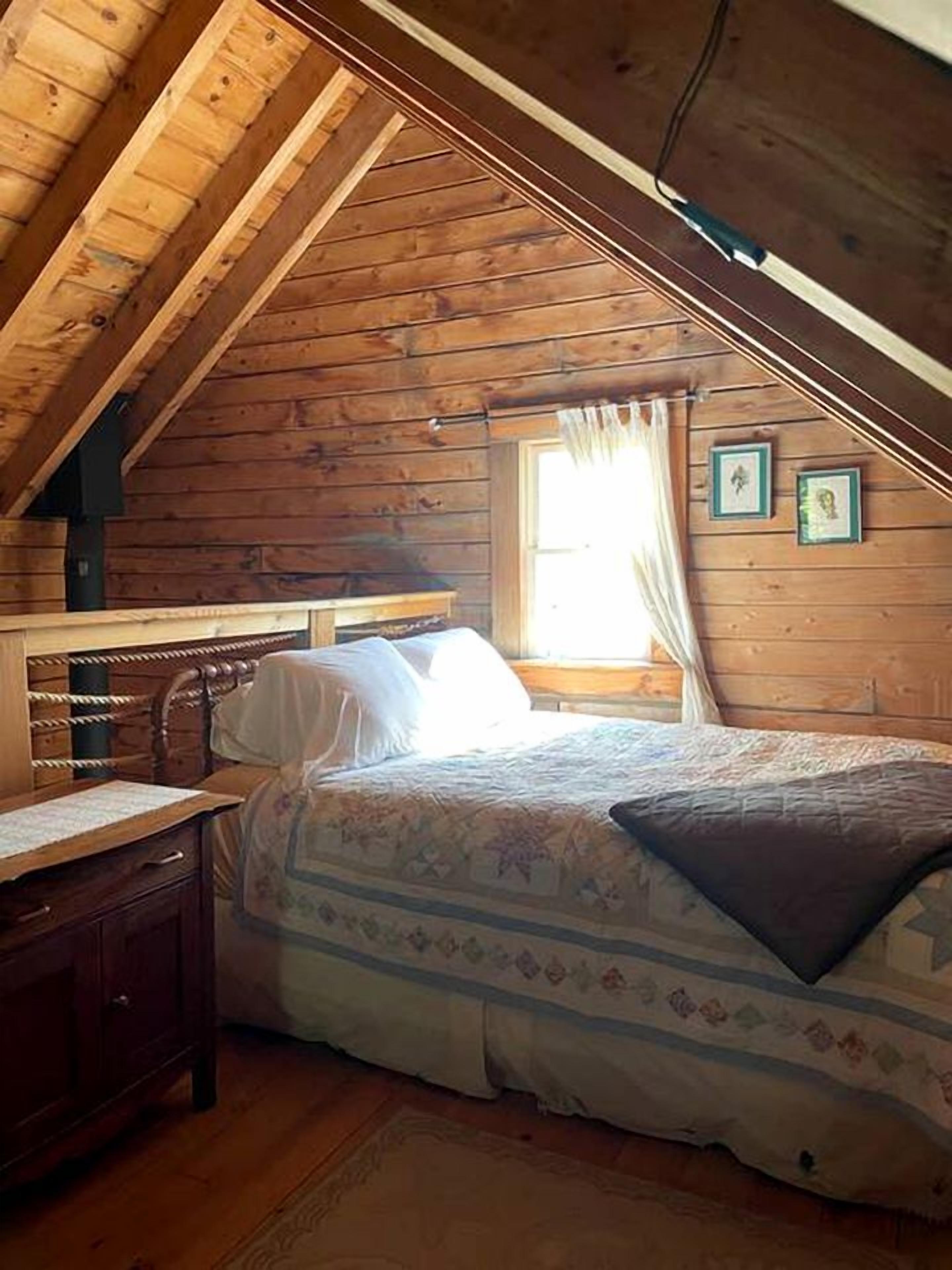 1 bedroom, desk, WiFi, bed sheets
