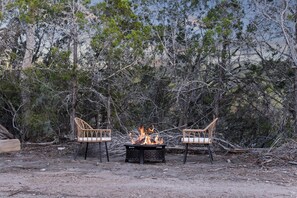 Property grounds - Luxury Glamping Retreat in Texas, Dome Rental for Perfect Nature Escapes (Burnet)