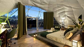 1 bedroom, desk, WiFi, bed sheets