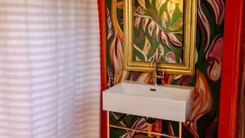 タオル、石鹸、シャンプー