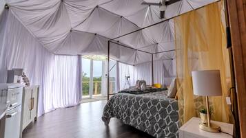 1 bedroom, bed sheets