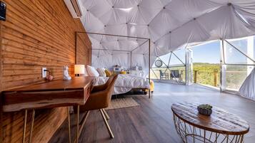 1 bedroom, bed sheets