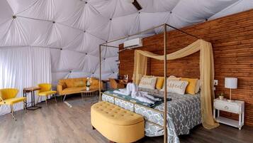 1 bedroom, bed sheets