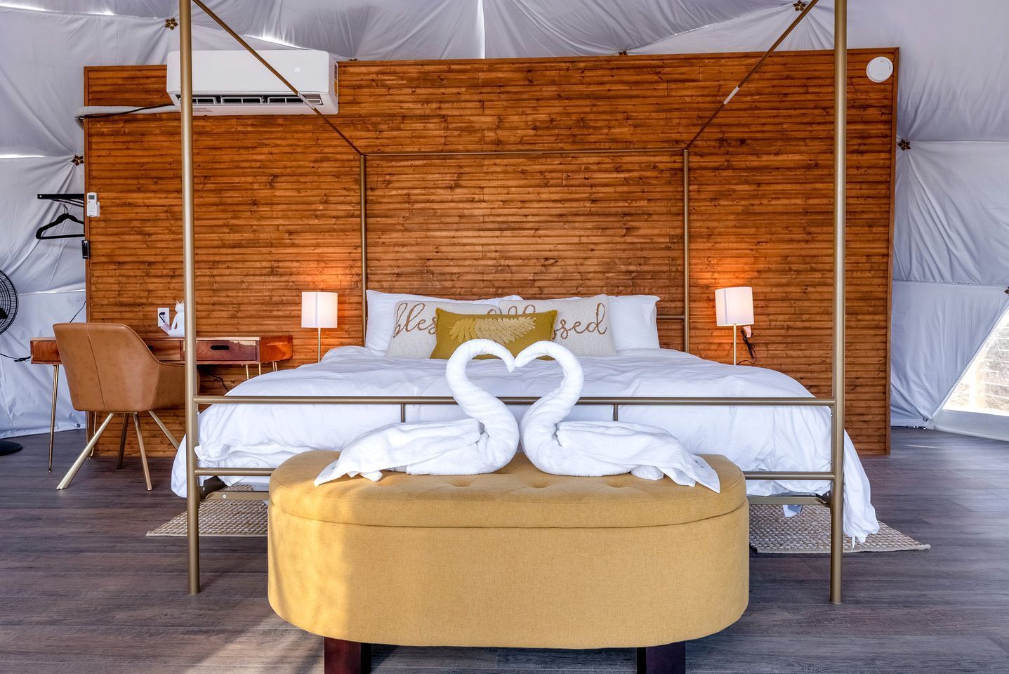 1 bedroom, bed sheets