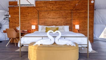 1 bedroom, bed sheets