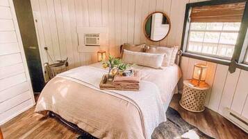 1 slaapkamer, een strijkplank/strijkijzer, wifi, beddengoed