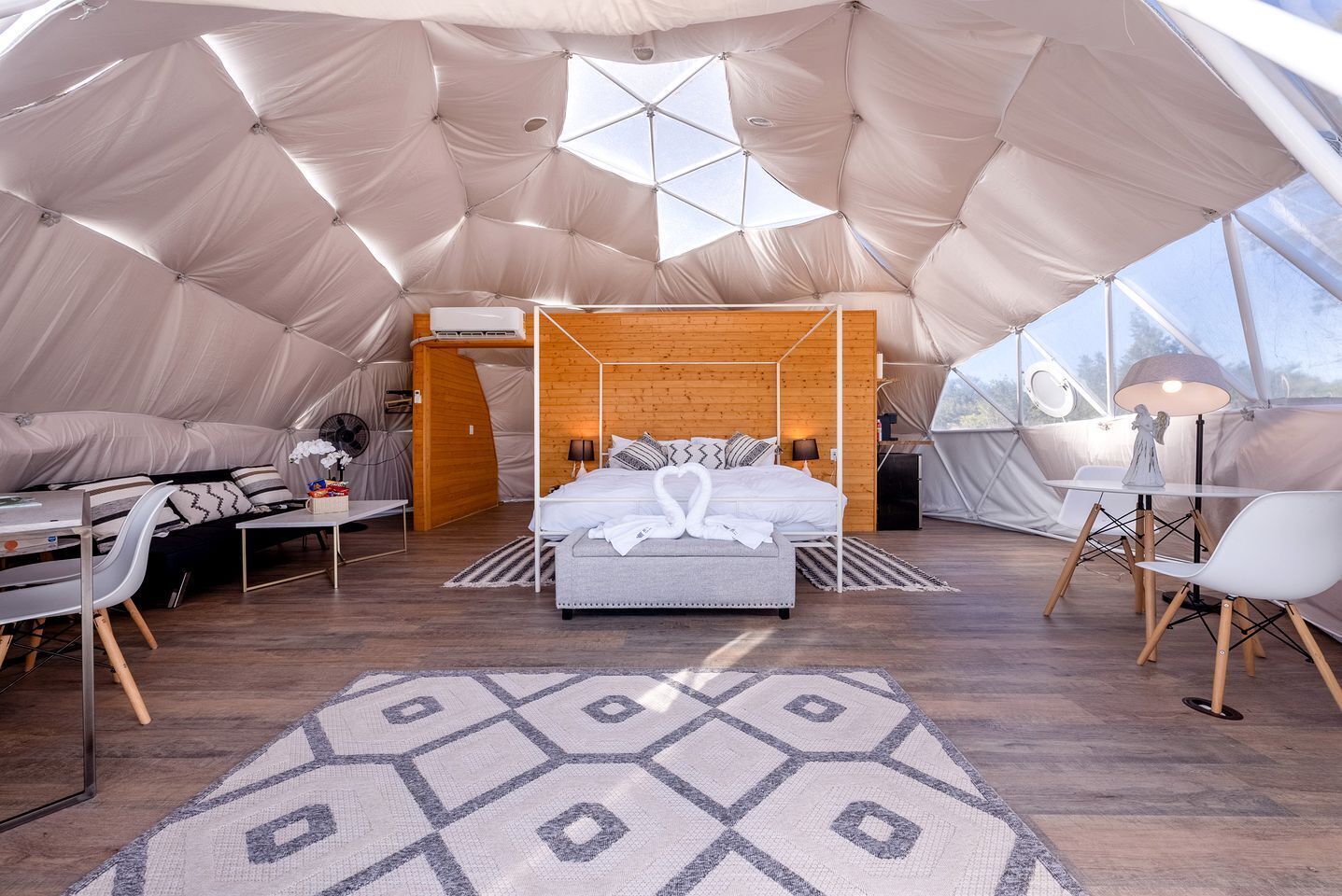1 bedroom, desk, bed sheets