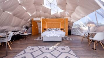 1 bedroom, desk, bed sheets