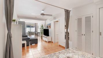 Bügeleisen/Bügelbrett, WLAN, Bettwäsche