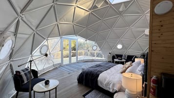 1 bedroom, bed sheets