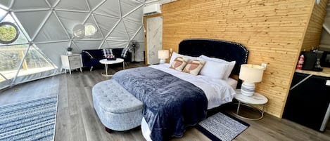 1 bedroom, bed sheets