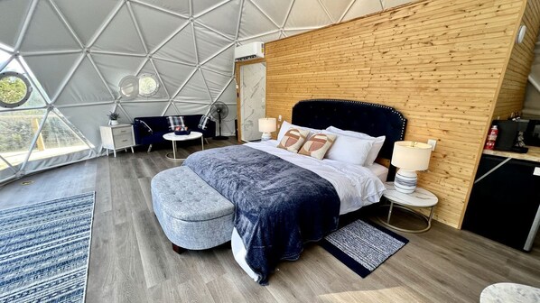 1 bedroom, bed sheets