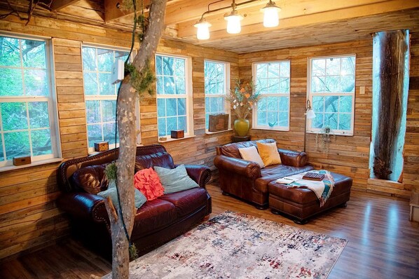 Living area - Creekside Tree House w/ Pool in Celeste, Texas, for Memorable Glamping Stays (Celeste)
