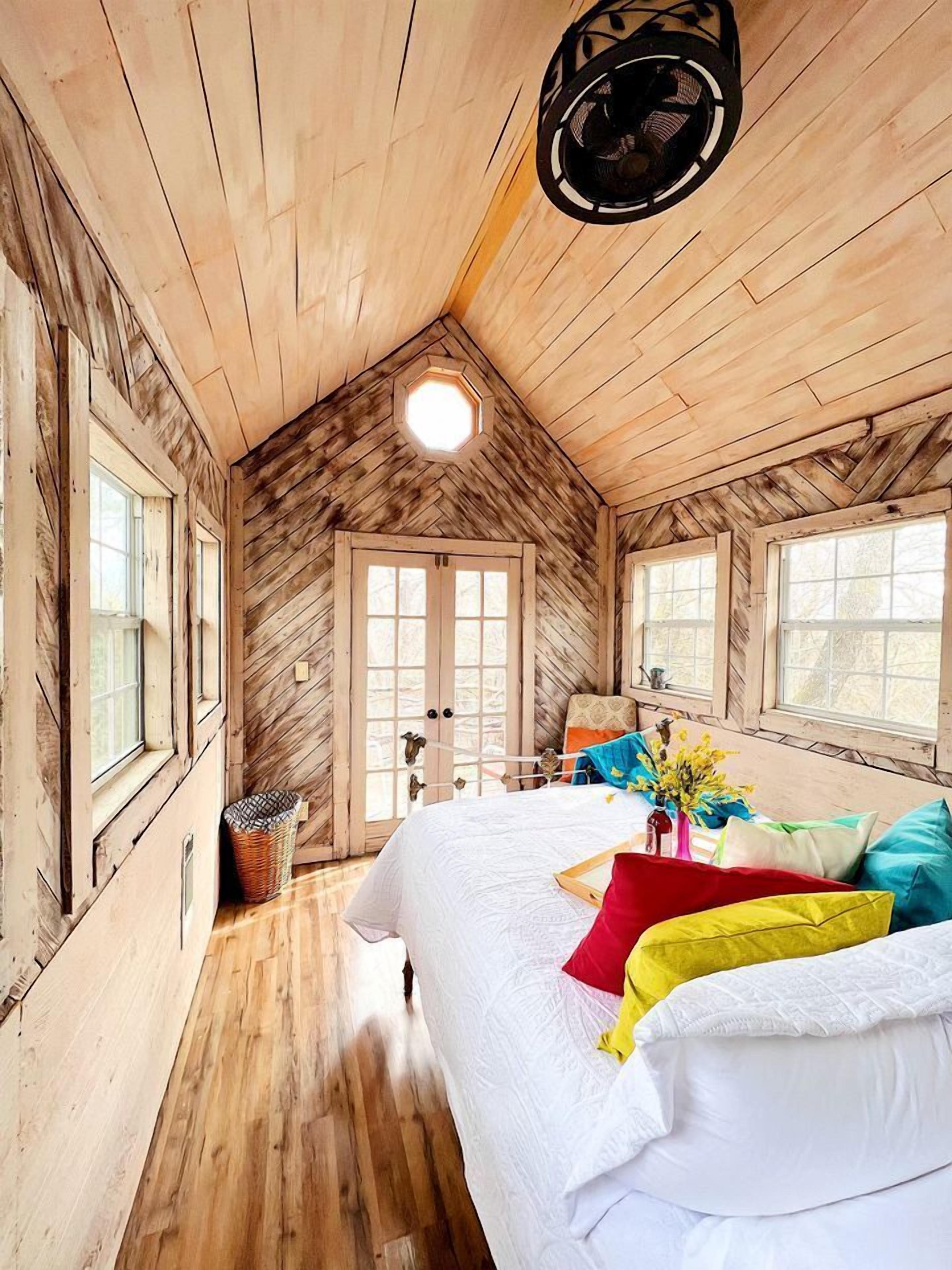 2 bedrooms, bed sheets