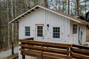 Exterior - Chic Retreat: Glamping Fun Awaits You and Your Besties in Tracy City, TN (Tracy City)