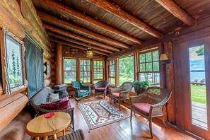 Living area - Stunning Lodge Rental for Family or Group Glamping on Big Lake, Minnesota (Ely)