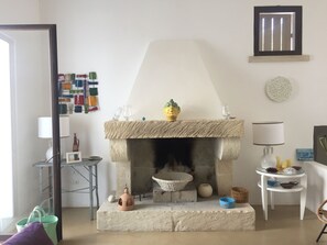 Interior - Casa Fico, surrounded by greenery a few kilometers from the sea and with a dream pool! (Marittima)