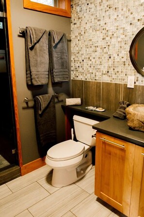 Bathroom - Charming Mountain Cabin Perfect for the Whole Family near Nantahala National Forest, NC (Bryson City)
