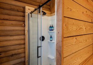 Bathroom - Creekside Family Cabin with Deck and BBQ in Topton, North Carolina (Topton)