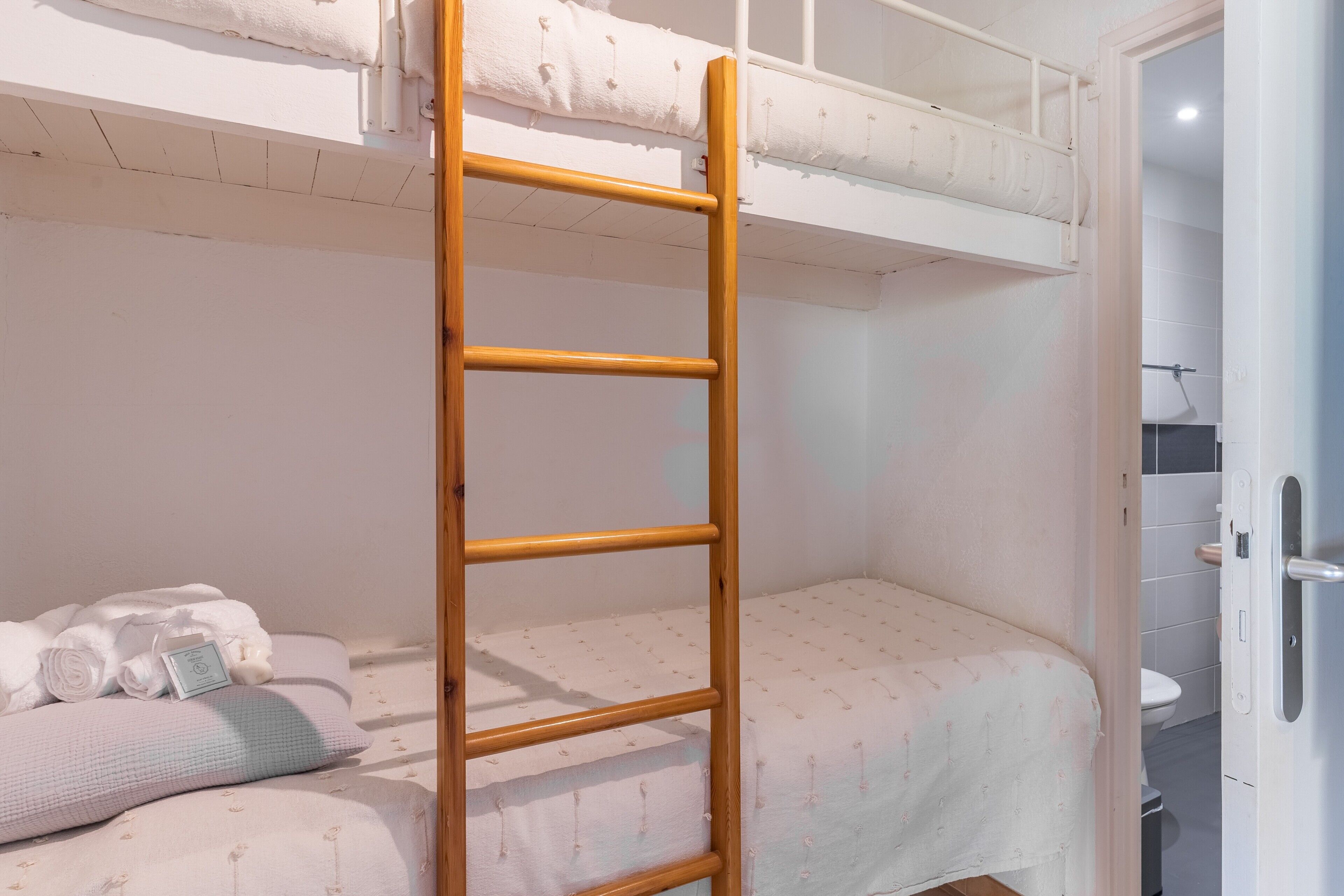 1 chambre, fer et planche à repasser, Wi-Fi, draps fournis