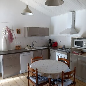 冰箱、微波炉、烤箱、炉灶