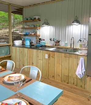 Dining - Glamping at Paradise Point in Signal Mountain, TN (Signal Mountain)