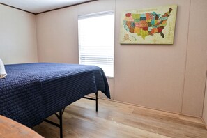 3 bedrooms, iron/ironing board, WiFi, bed sheets - Fully Furnished Cabin Great to Disconnect in Utah (Moab)