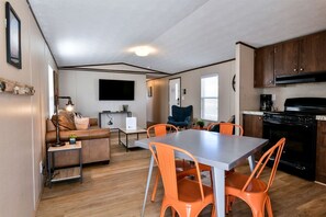 Interior - Fully Furnished Cabin Great to Disconnect in Utah (Moab)