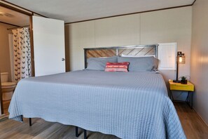 3 bedrooms, iron/ironing board, WiFi, bed sheets - Fully Furnished Cabin Great to Disconnect in Utah (Moab)