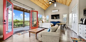 1 slaapkamer, een strijkplank/strijkijzer, wifi, beddengoed