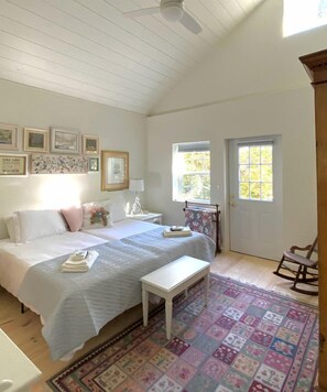 3 bedrooms, iron/ironing board, travel cot, WiFi - Charming Farmhouse Cottage Perfect for Family-Friendly Getaways in Signal Mountain, Chattanooga (Signal Mountain)