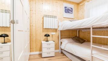 2 camere, una scrivania, ferro/asse da stiro, Wi-Fi