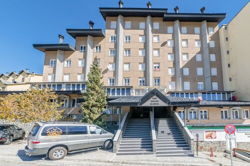 Sierra Nevada Ski Slope Lodge - Free Parking