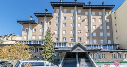 Sierra Nevada Ski Slope Lodge - Free Parking