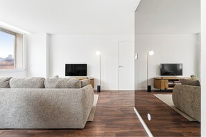 Living area - Ceuta Apartment | Charming Balcony Overlooking Porto's Rooftops   (Porto)