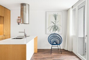 Interior - Ceuta Flat | Charming Balcony Over Porto Rooftops (Porto)