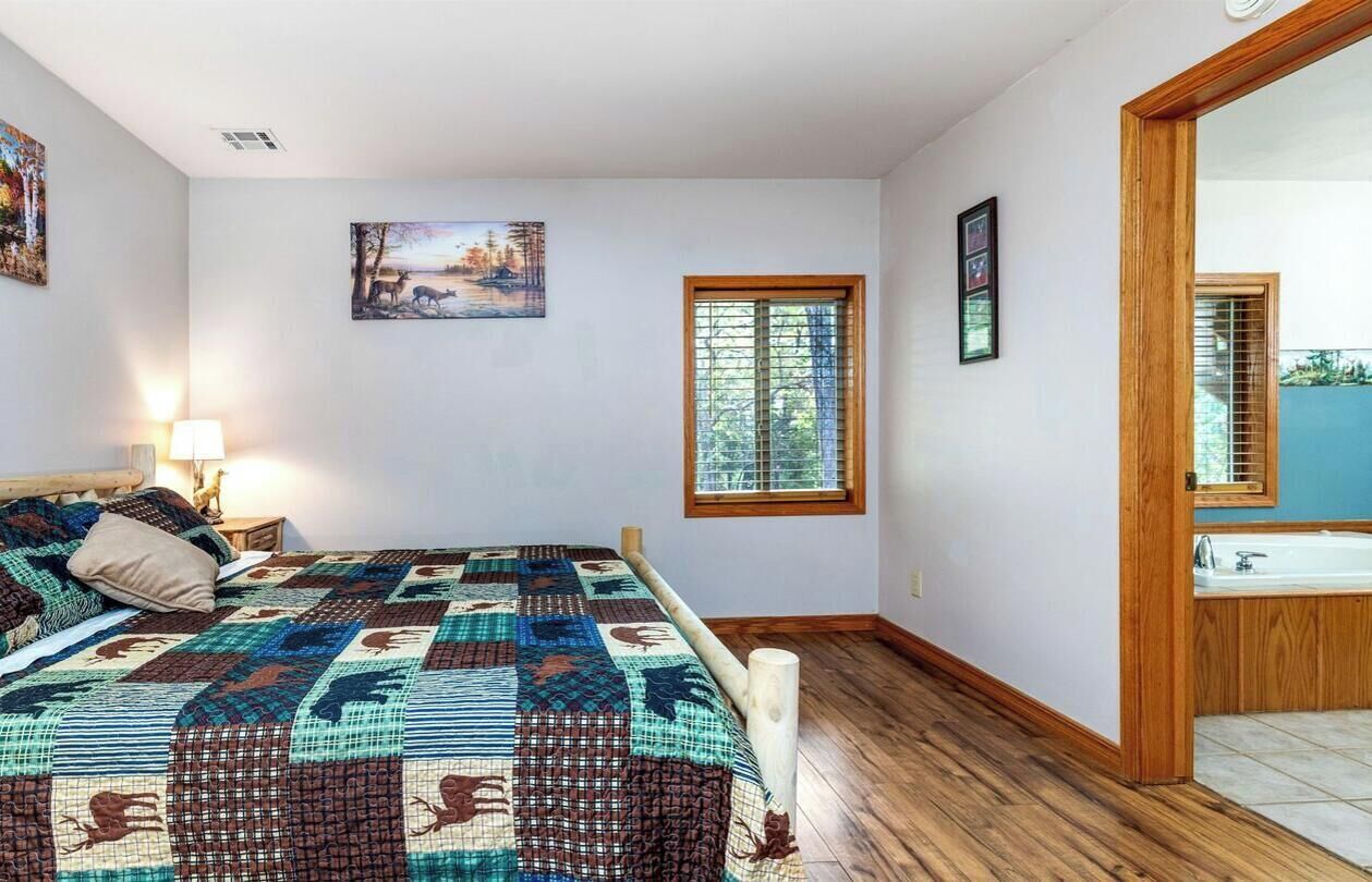 2 bedrooms, desk, iron/ironing board, travel cot