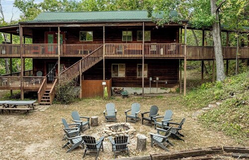 Incredible Wooden Cabin with Fire Pit in Miami, Oklahoma